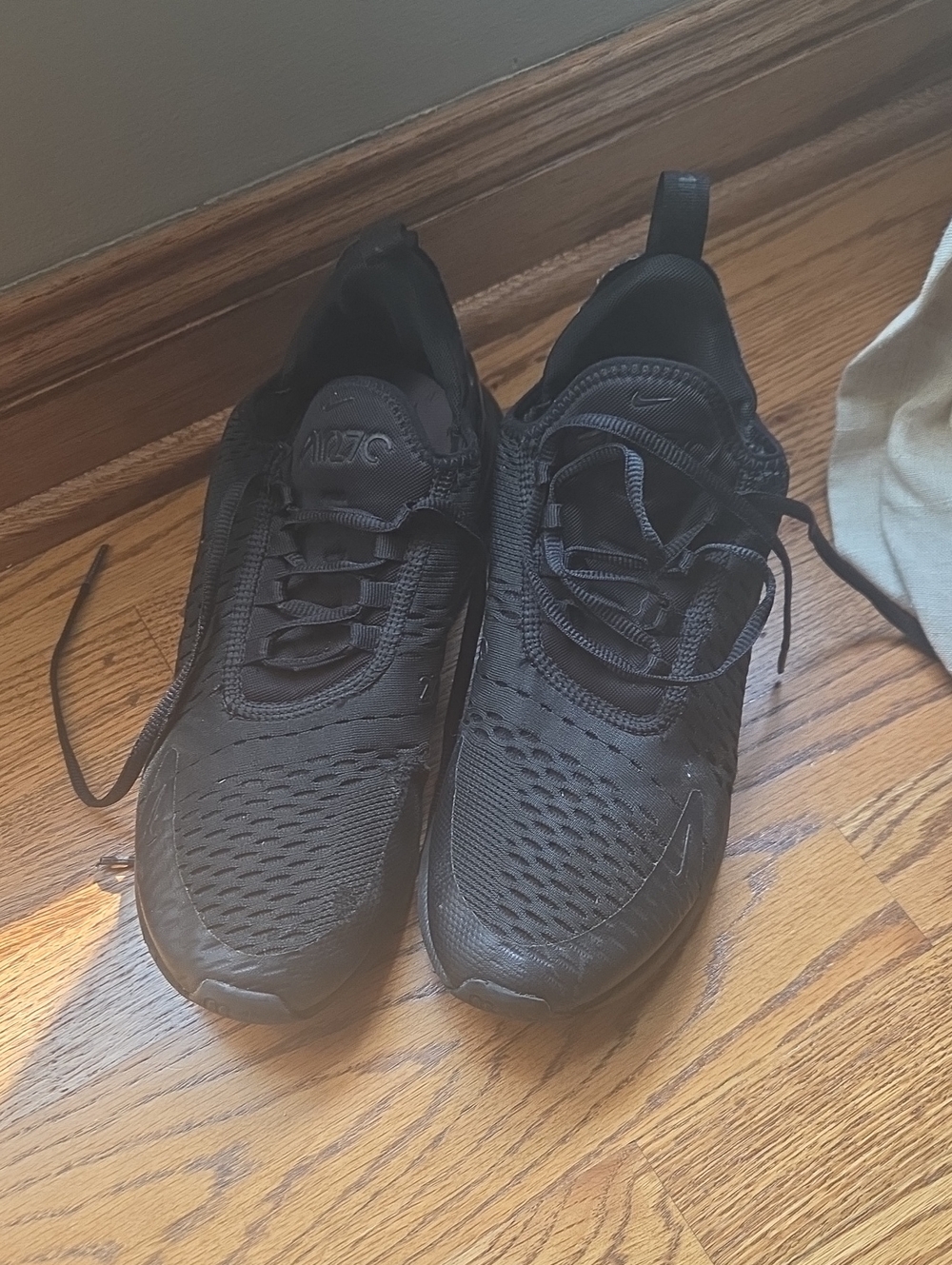 Nike Men’s Black Mesh Athletic Sneakers